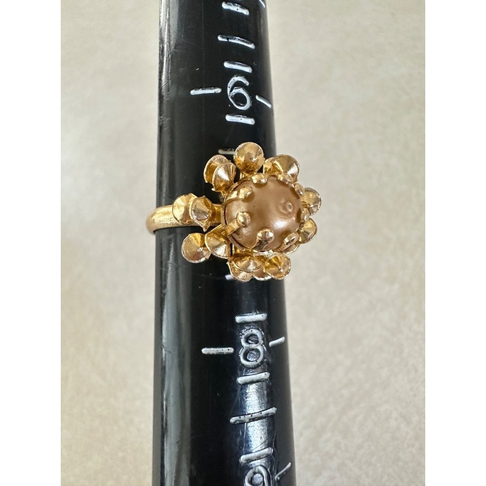 Hong Kong MCM gold tone genuine champagne pearl floral spray cocktail ring